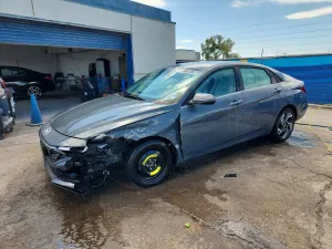 Hyundai Elantra 2.0L 4 2025