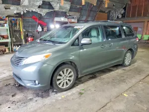 Toyota Sienna 3.5L 6 2014