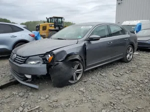 Volkswagen Passat SE 2.0L 4 2012