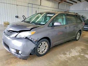 Toyota Sienna 3.5L 6 2011