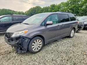 Toyota Sienna 3.5L 6 2015