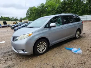 Toyota Sienna 3.5L 6 2013