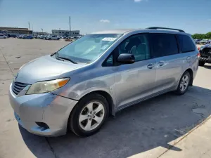 Toyota Sienna 3.5L 6 2011