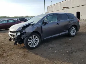 Toyota Venza LE 2.7L 4 2014