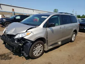 Toyota Sienna 3.5L 6 2017