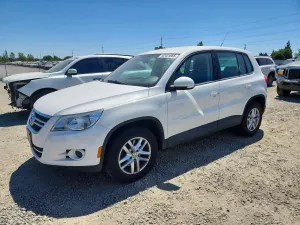 Volkswagen Tiguan 2.0L 4 2011