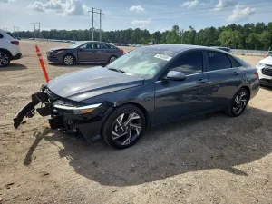 Hyundai Elantra 2.0L 4 2025