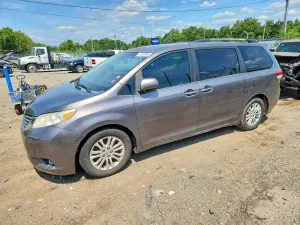 Toyota Sienna 3.5L 6 2012
