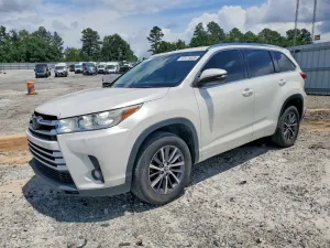 Toyota Highlander 3.5L 6 2017