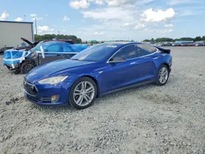 Tesla Model S 2015