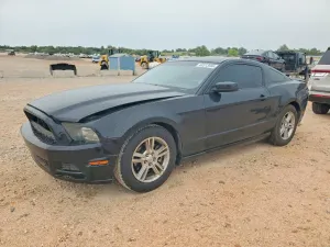 Ford Mustang 3.7L 6 2013