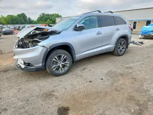 Toyota Highlander 3.5L 6 2016