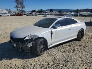 Audi RS5 4.2L 8 2015