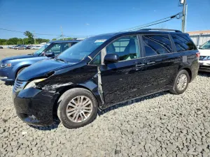 Toyota Sienna 3.5L 6 2015