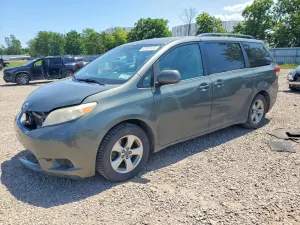 Toyota Sienna 3.5L 6 2014
