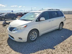 Toyota Sienna 3.5L 6 2017