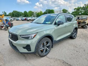 Volvo XC40 2.0L 4 2024