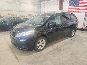 Toyota Sienna 3.5L 6 2014