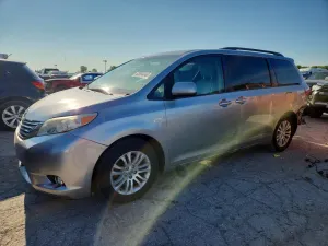 Toyota Sienna 3.5L 6 2016