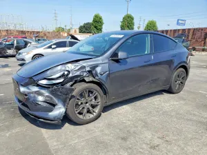 Tesla Model Y 2025