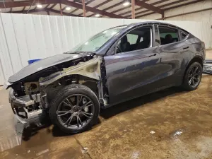 Tesla Model Y 2025