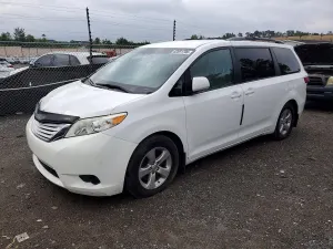 Toyota Sienna 3.5L 6 2016