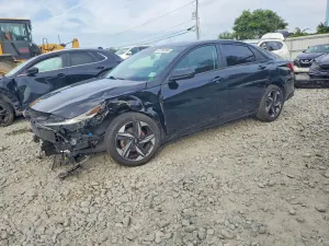 Hyundai Elantra 2.0L 4 2023