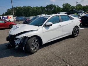Hyundai Elantra 2.0L 4 2025