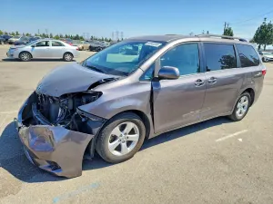 Toyota Sienna 3.5L 6 2017