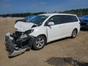 Toyota Sienna 3.5L 6 2017