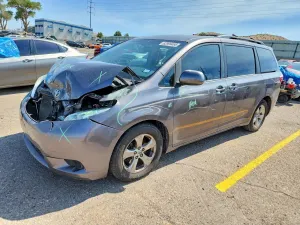 Toyota Sienna 3.5L 6 2016