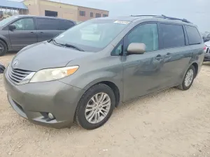 Toyota Sienna 3.5L 6 2011