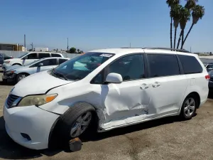 Toyota Sienna 3.5L 6 2011