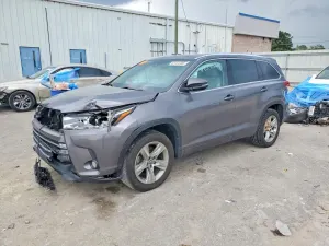 Toyota Highlander 3.5L 6 2017