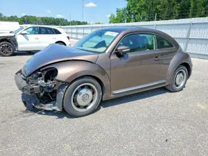 Volkswagen Beetle 2.5L 5 2013