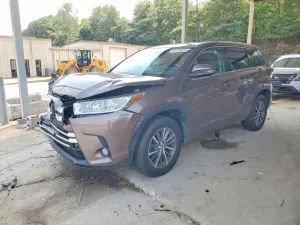 Toyota Highlander 3.5L 6 2017