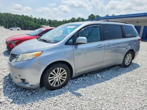 Toyota Sienna 3.5L 6 2013