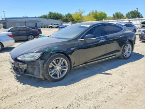 Tesla Model S 2015