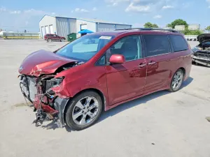Toyota Sienna 3.5L 6 2015