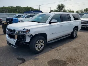 Chevrolet Suburban 5.3L 8 2015