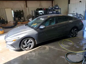 Hyundai Elantra 2.0L 4 2025