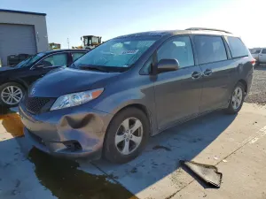Toyota Sienna 3.5L 6 2014