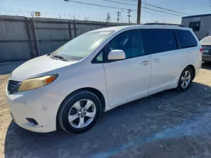 Toyota Sienna 3.5L 6 2011