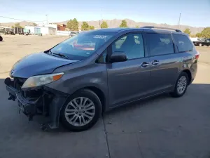 Toyota Sienna 3.5L 6 2017