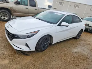 Hyundai Elantra 2.0L 4 2022