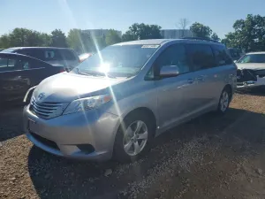Toyota Sienna 3.5L 6 2015