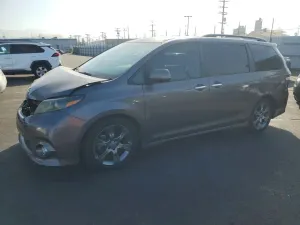 Toyota Sienna 3.5L 6 2015