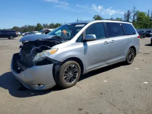 Toyota Sienna 3.5L 6 2013