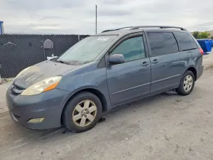 Toyota Sienna 3.5L 6 2010