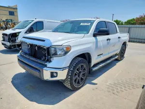 Toyota Tundra 4.6L 8 2018